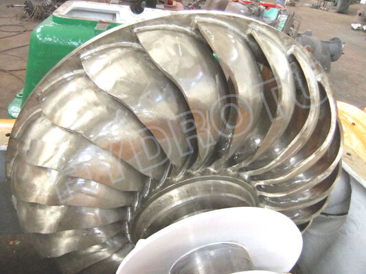 Turgo Hydroturbine met een nominaal vermogen van 100 kW-2000 kW, roestvrijstalen runner en 88% efficiëntie voor waterkrachtcentrales